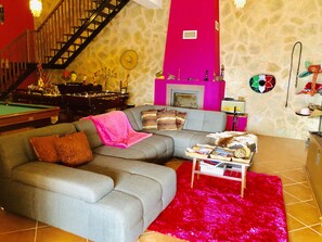 TV, fireplace, DVD player