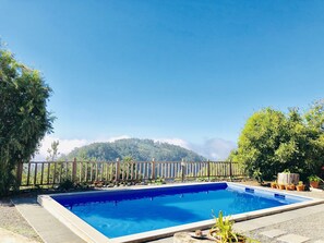 Outdoor pool - Quinta Safari House montains and ocean views (Ribeira Brava, Madeira)