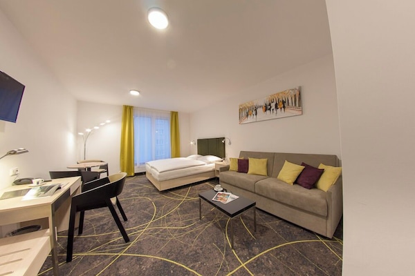 Classic-dobbeltværelse - byudsigt | Skrivebord, mørklægningsgardiner, baby-/barnesenge (tillægsgebyr)