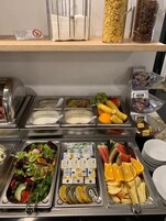 Desayuno buffet diario (EUR 12 por persona)