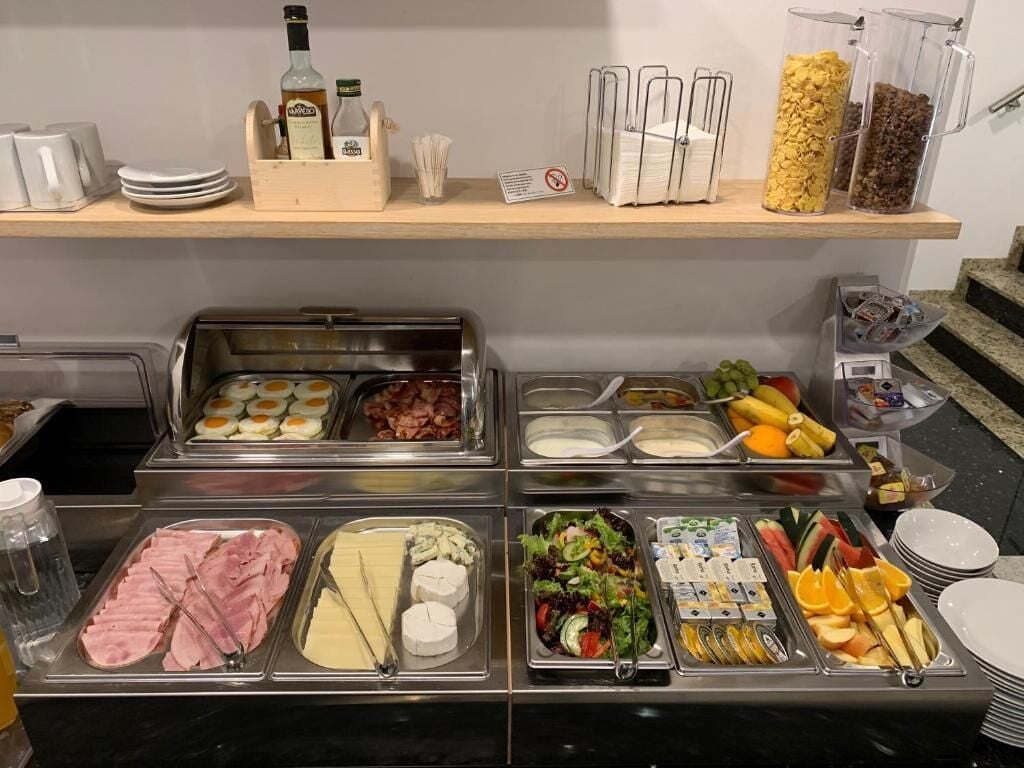 Café da manhã com buffet todos os dias (EUR 12 por pessoa) 