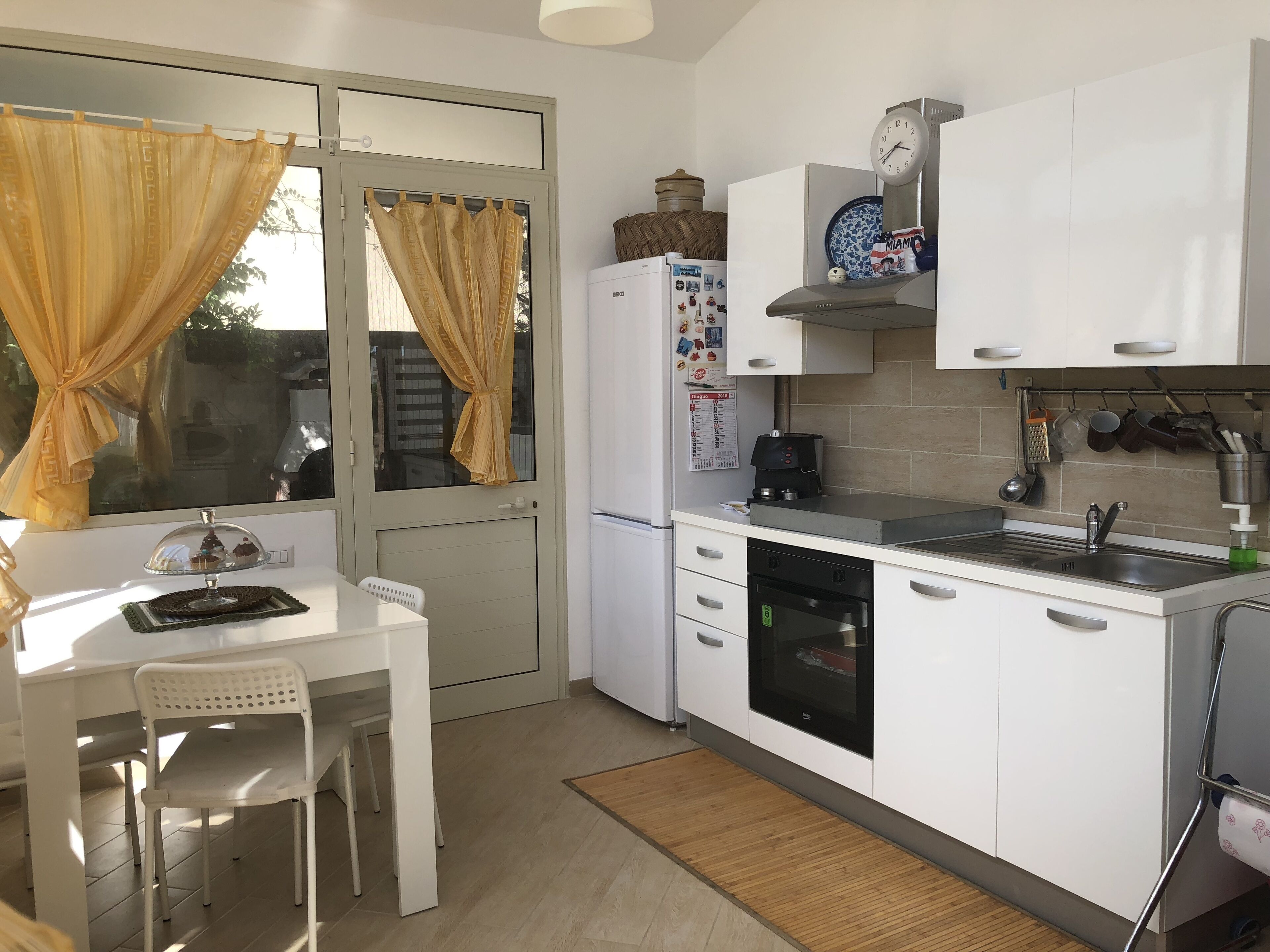 VILLFI DEI FIORI MENFI A FEW STEPS FROM THE SEA