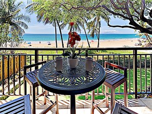 Outdoor dining - OCEANFRONT, SWEEPING Ocean Views Amazing Condo (Kihei)