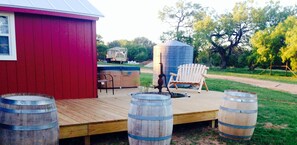 Property grounds - Walk to Winery-- Red Barn 3 mi. From town  on Wine Trail HOT TUB (Fredericksburg)