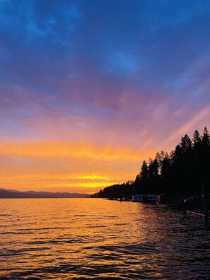 Sun-loungers, beach towels - Panoramic Coeur D'Alene Lake View - 5 Minutes to Town (Coeur D Alene)