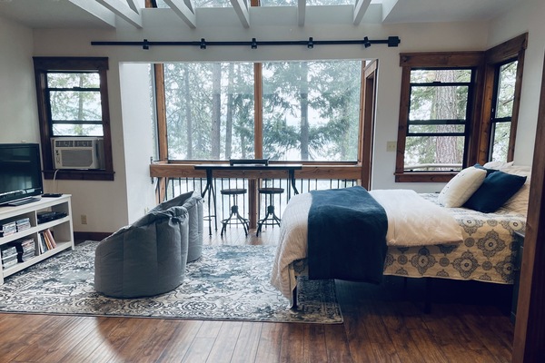 1 habitación, tabla de planchar con plancha y cuna de viaje