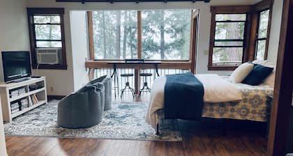 Panoramic Coeur D'Alene Lake View - 5 Minutes to Town