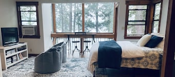 Panoramic Coeur D'Alene Lake View - 5 Minutes to Town