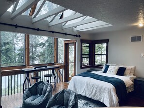 1 habitación, tabla de planchar con plancha y cuna de viaje