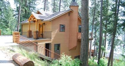 Panoramic Coeur D'Alene Lake View - 5 Minutes to Town
