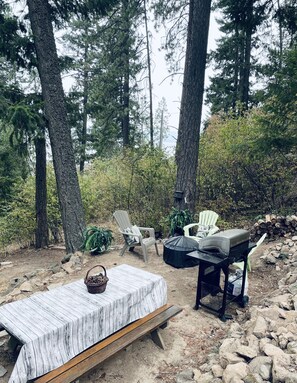 Outdoor dining - Panoramic Coeur D'Alene Lake View - 5 Minutes to Town (Coeur D Alene)