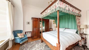 9 bedrooms, iron/ironing board, travel cot, free WiFi