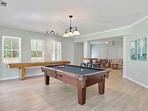 7 BR Prime location! | Downtown IOP | 1 Block To Town & Beach | Pool | Elevator