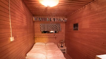 1 bedroom, bed sheets