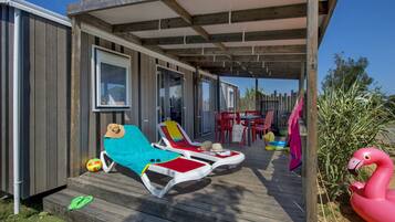 Casa rodante Premium, 4 habitaciones, hidromasaje | Terraza o patio