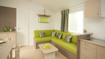 Asuntovaunu, 3 makuuhuonetta (Féérique) | Tallelokero huoneessa, yksilöllisesti sisustettu