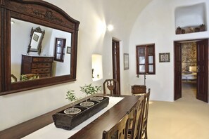 Dining Room, Main Residence