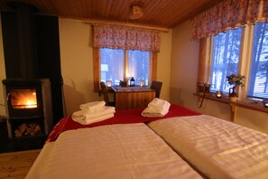 Suite, River View (Lehti Small)