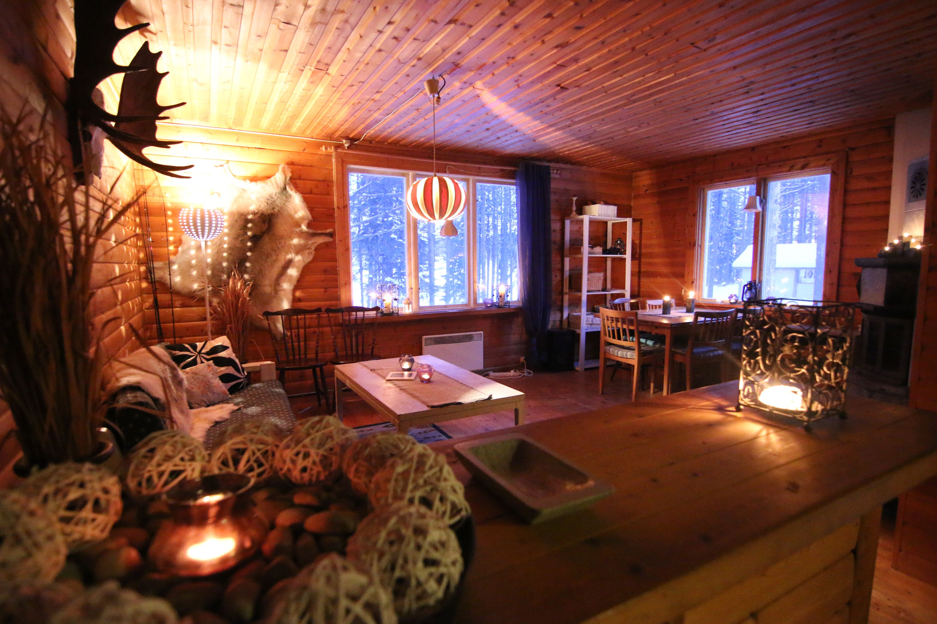 Ferienhütte, Flussblick (Lehti Main) | Wohnbereich | Kamin