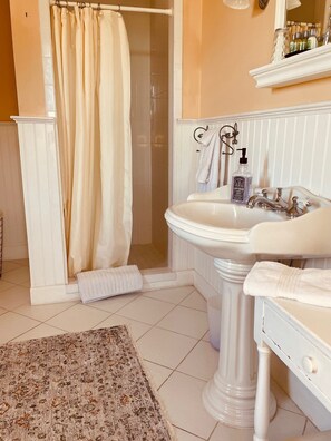 Bathroom - Langworthy Inn (Westerly)