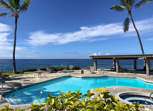 OCEANFRONT 3+2.5 AC Pickelball Onsite! Walk to Keauhou Bay & Kahaluu Beach Park