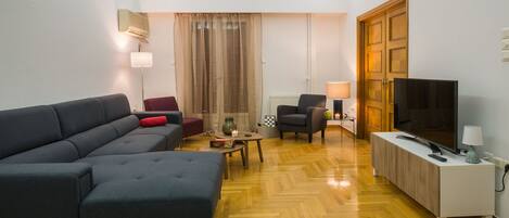 Apartment | Wohnbereich | Flachbildfernseher, DVD-Player