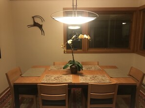 Dining - Townhouse nr Conf Ctr, 2 parking spots, Cook's Kitchen, Views- free ski shuttle (Keystone)