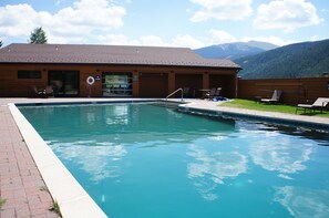 Piscine extérieure, piscine chauffée