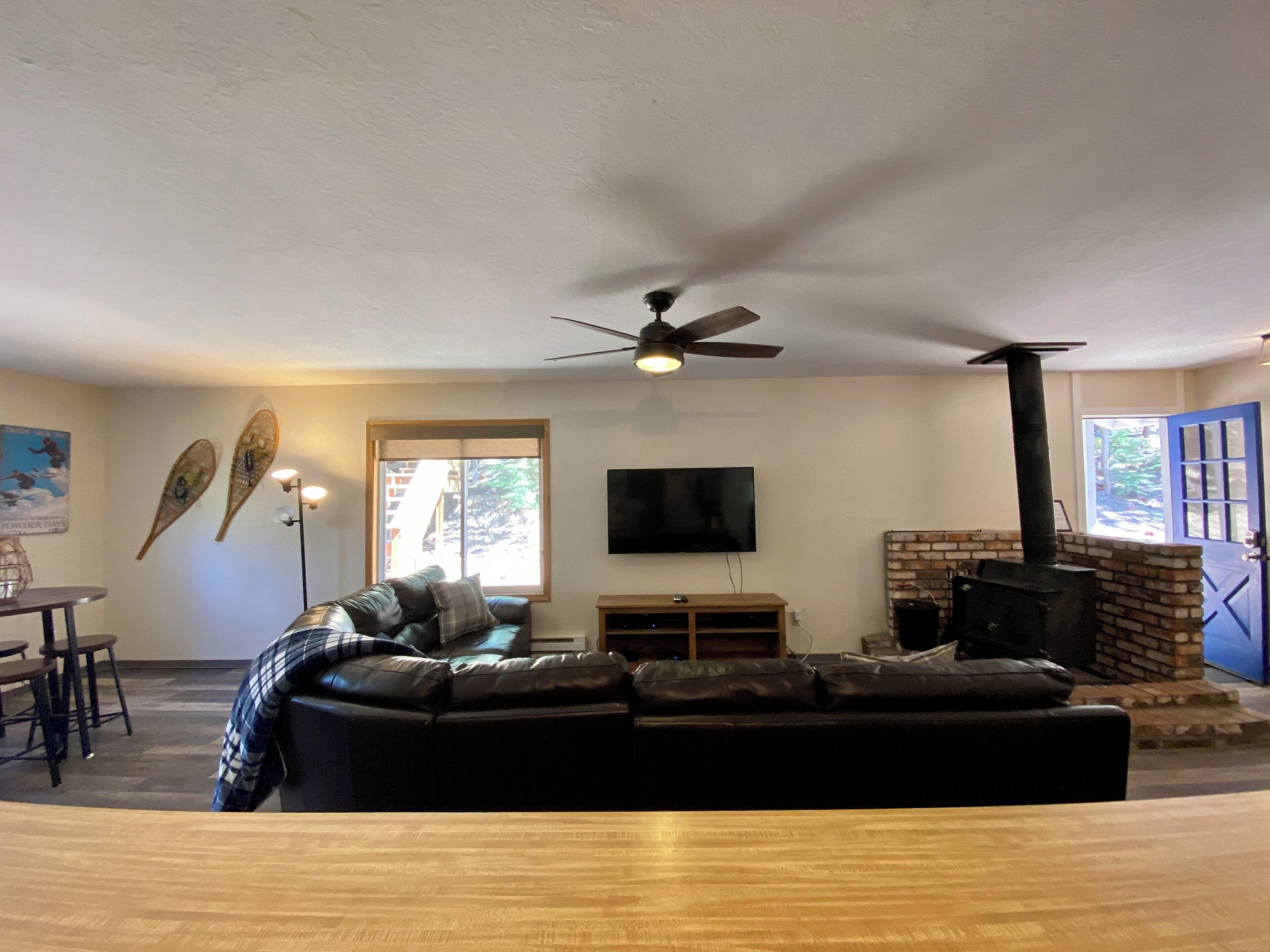 TV, fireplace, video games, DVD player