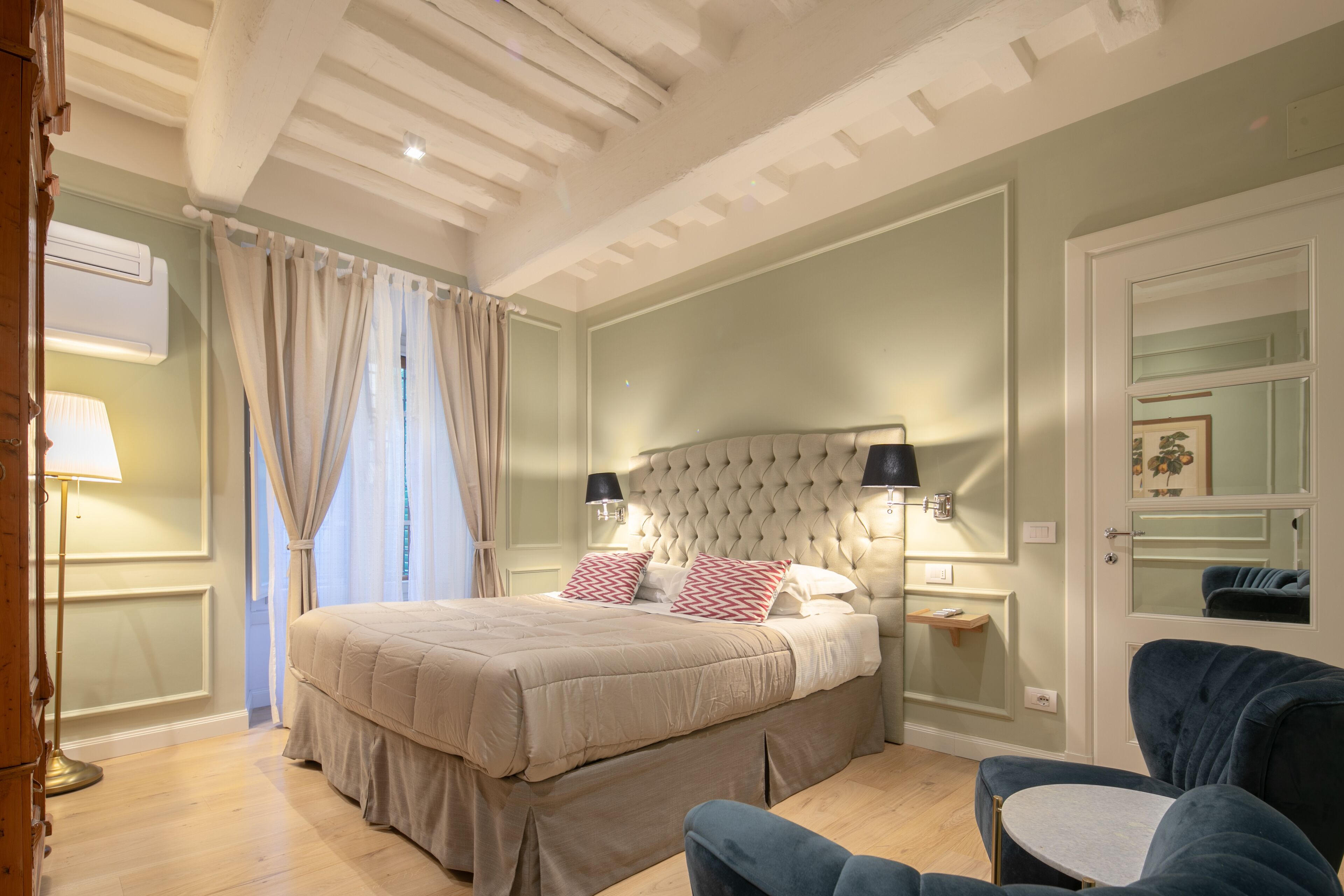 2 Schlafzimmer, Betten mit Memory-Foam-Matratzen, Bügeleisen/Bügelbrett