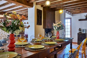 Dining - Provencal farmhouse in central Provence (Caumont-Sur-Durance)
