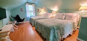 2 bedrooms, iron/ironing board, travel crib, WiFi - Quaint Cottage in Private Wooded Setting | Close to Lakes | Dogs Welcome (wolfeboro)