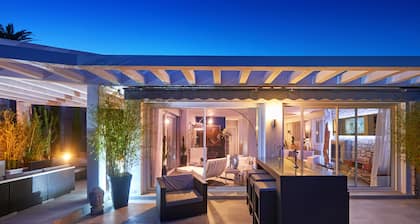 CANNES: villa californienne, trÚs privée, à 15 minutes à pied de la plage. Adapté aux enfants