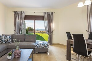 Smart-TV, Kamin, Videospiele, DVD-Player