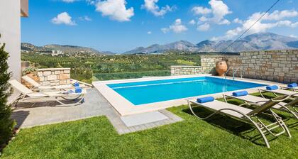 Villa Renta Eleni! Vistas al campo, piscina privada, césped de 350 m2, cerca de la playa.