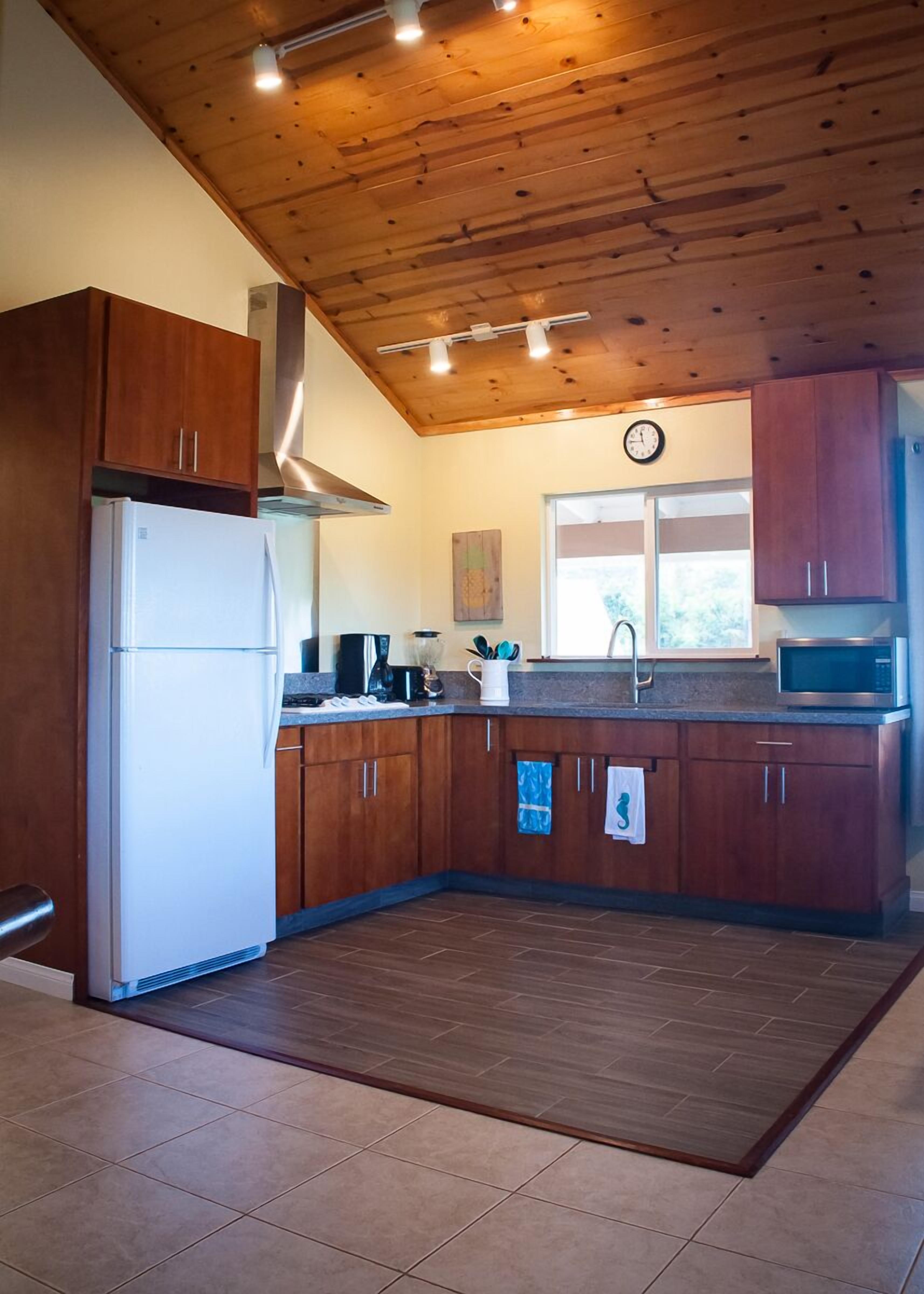 Northshore Pupukea Getaway up the hill from the best beaches on of Oahu