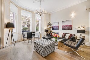 Tv och ett musikbibliotek