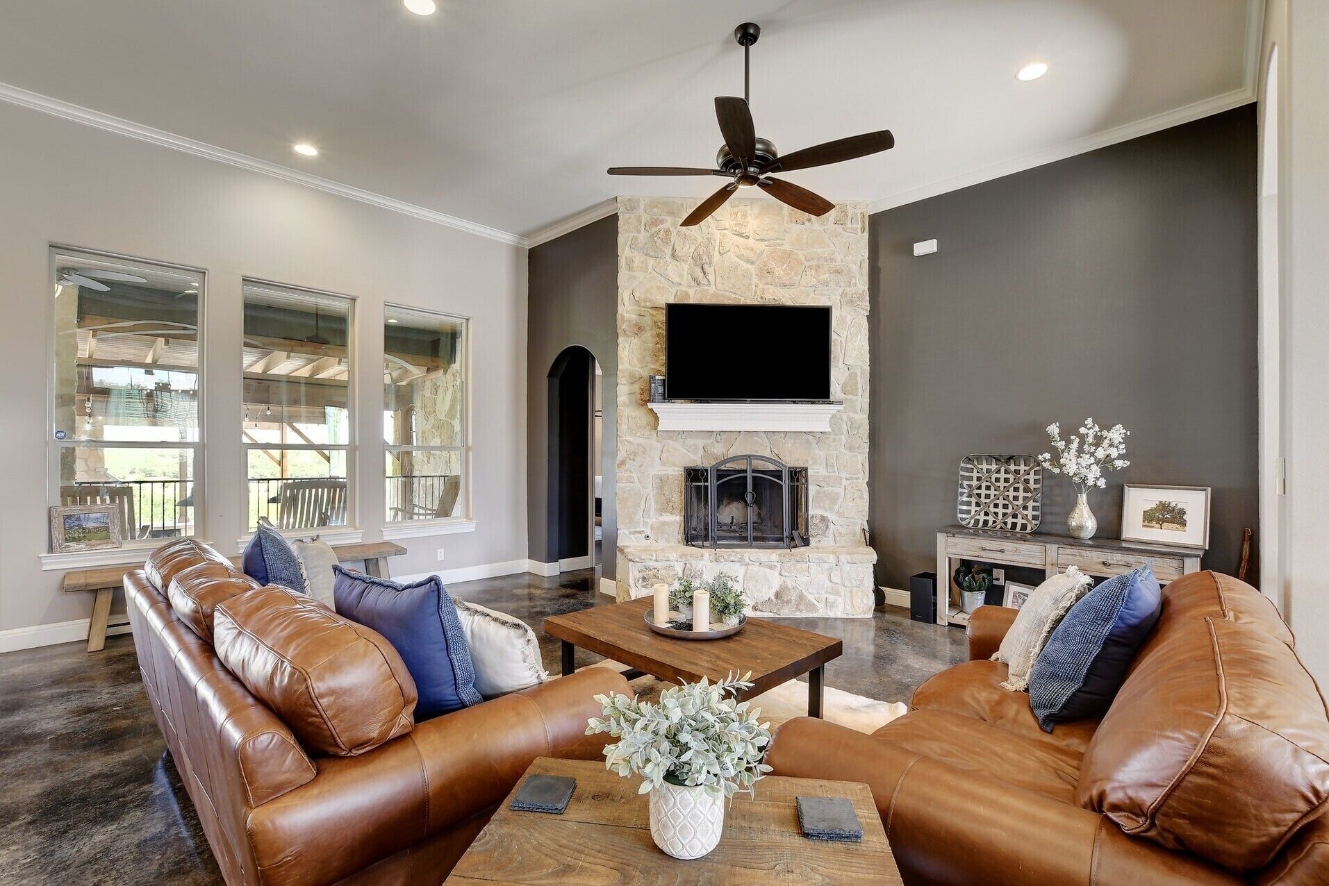 Modern Hill Country Retreat