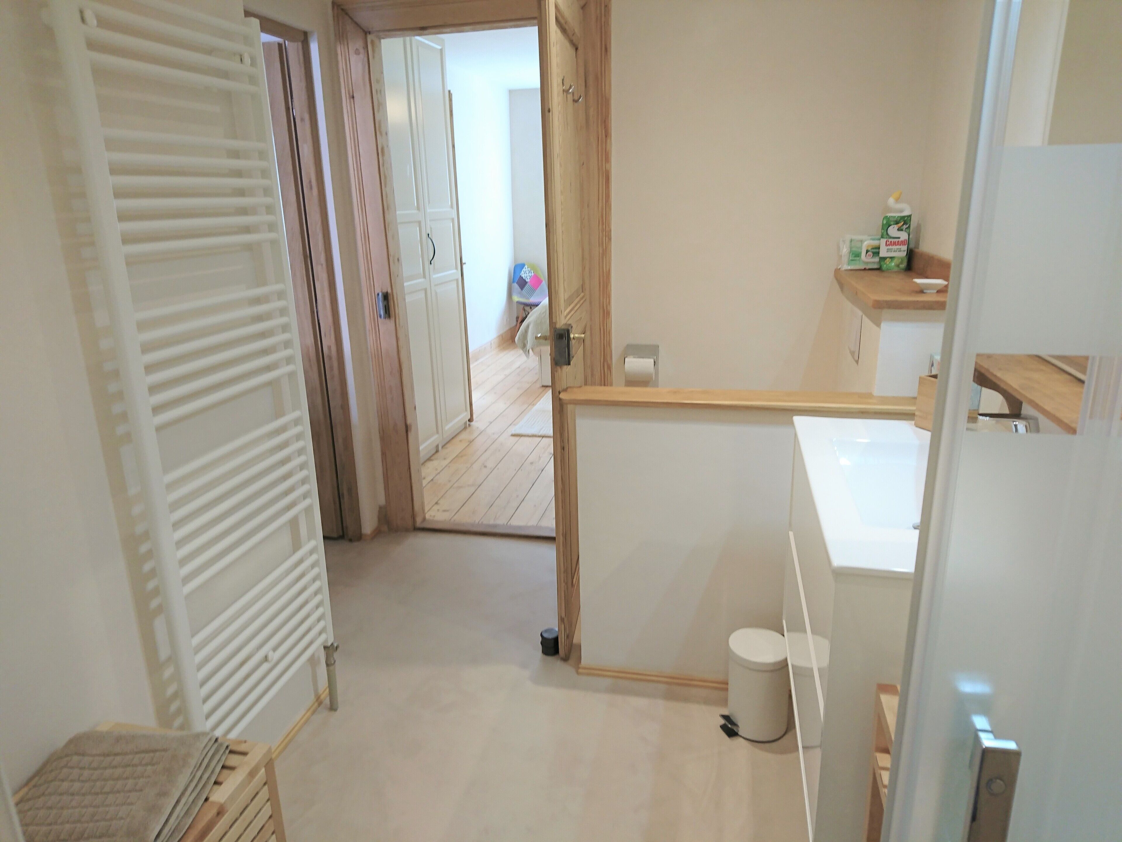 Bathroom, view on the Bedroom