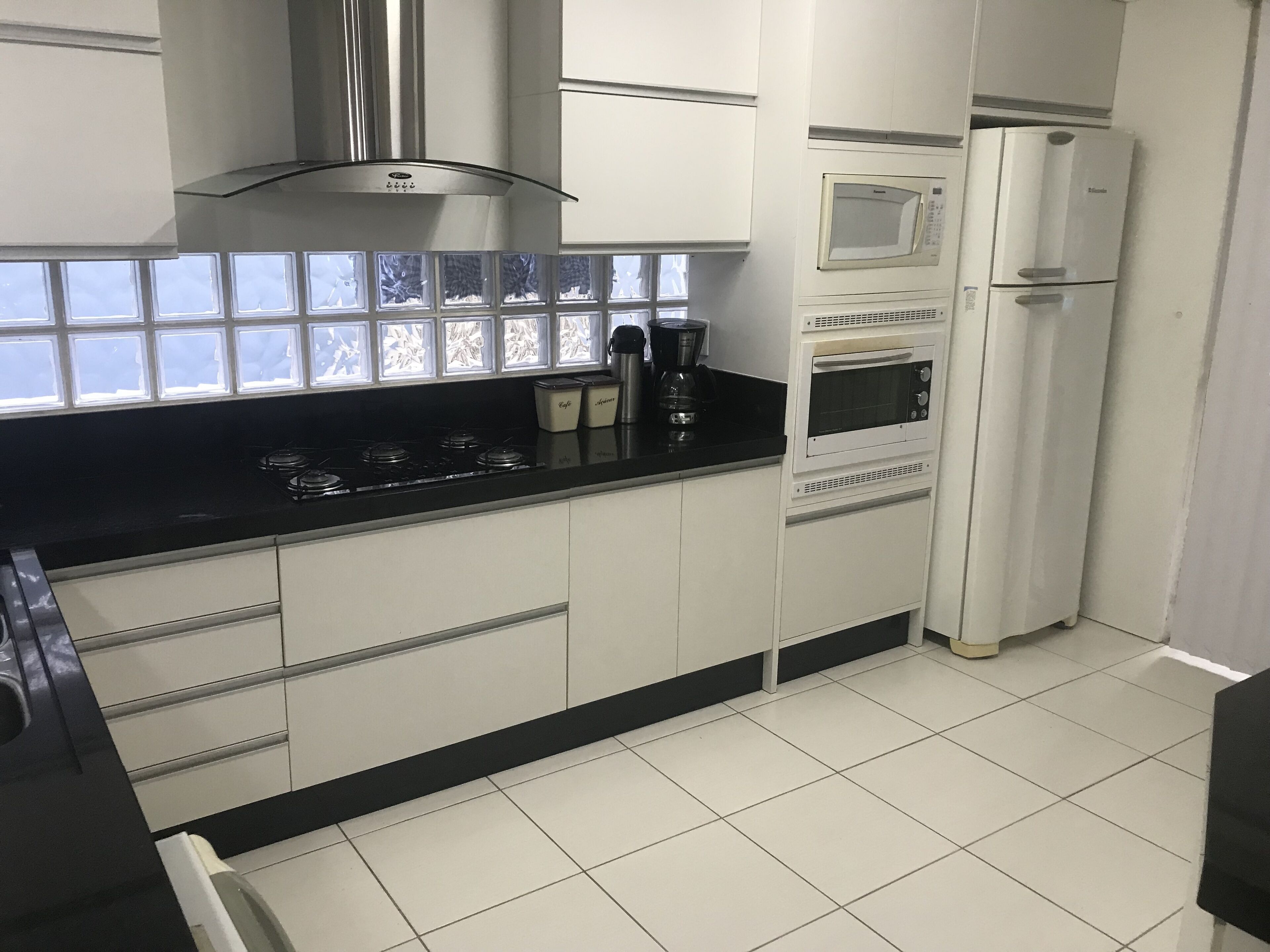 SOUND / 17 PEOPLE / 5 BEDROOMS / 4 VACANTS / AIR / POOL / BATHROOM / 2 KITCHEN / 2-ROOMS