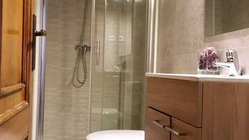 Shower, towels