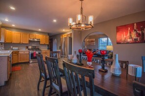 Dining - Hilltop Lodge (Beach Lake)
