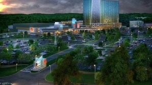 Un extenso complejo hotelero con varias construcciones, un estacionamiento y zonas verdes circundantes.