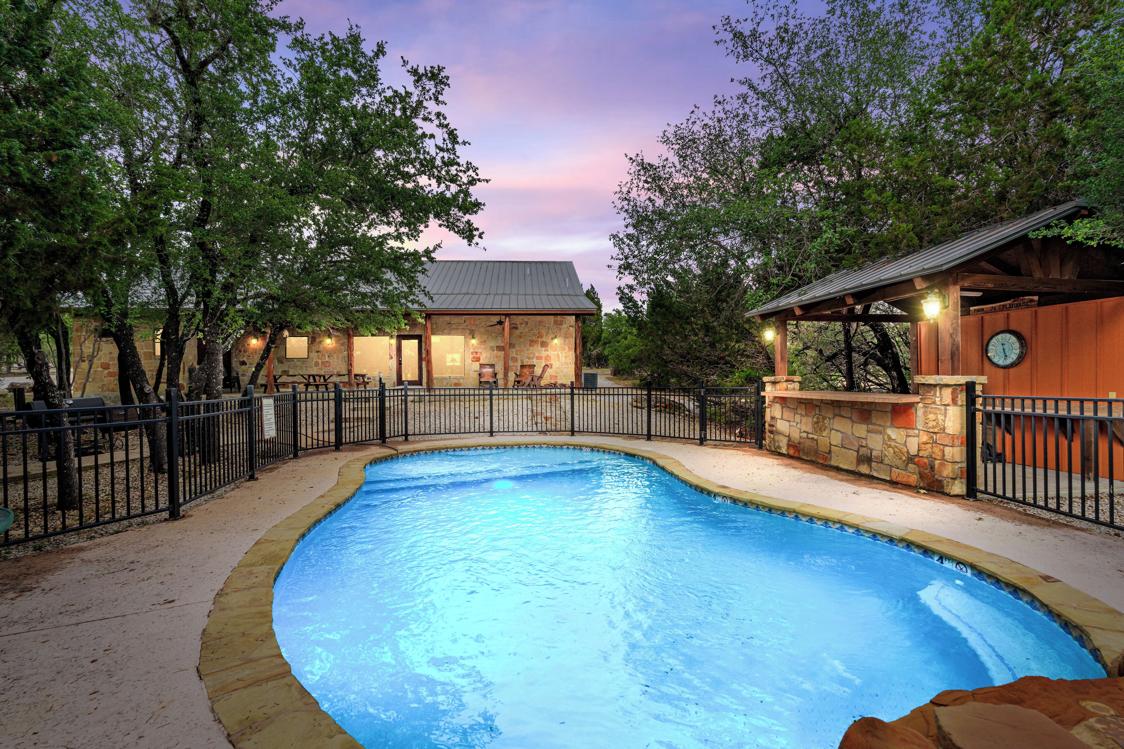 In Concan, private pool, outdoor fireplace, NO bunk beds, less than 5-minute drive to THE Frio River