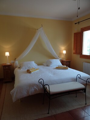 4 bedrooms, iron/ironing board, travel crib, free WiFi