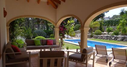 LUXUSVILLA MIT MEERBLICK IM TOSALET