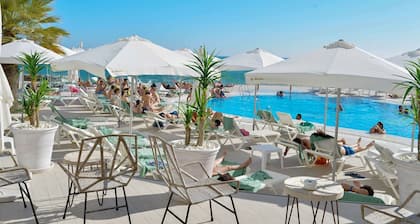 On Hotels Oceanfront - Adults Only