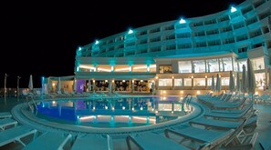 Facciata della struttura - sera/notte