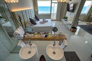 Free minibar items, in-room safe, free WiFi, bed sheets - On Hotels Oceanfront - Adults Only (Almonte)