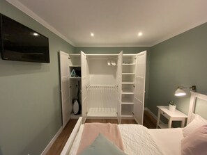 1 bedroom, travel cot, free WiFi, bed sheets